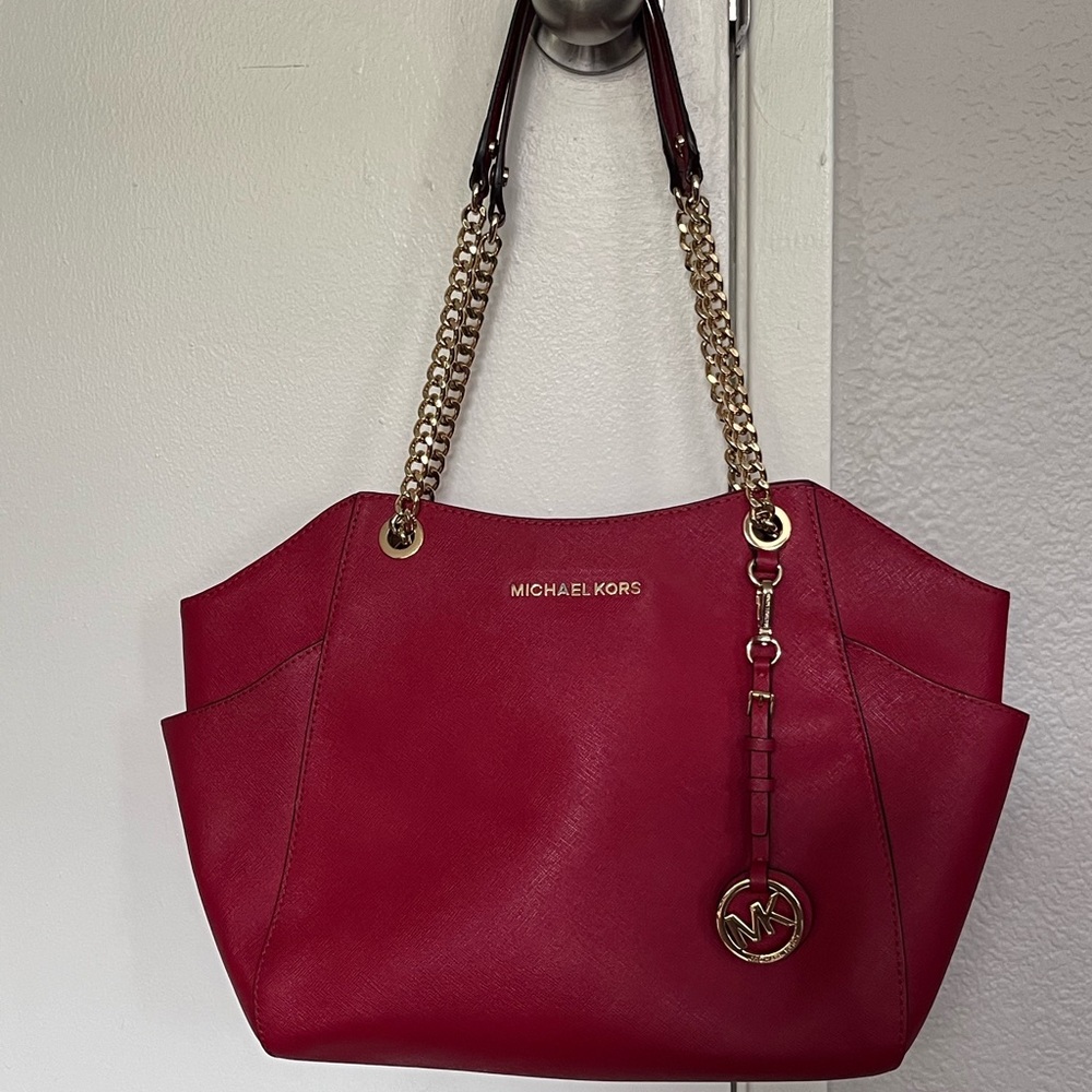 Michael Kors Red Saffiano Leather Shoulder Bag with Gold Chain - Picture 10 of 12